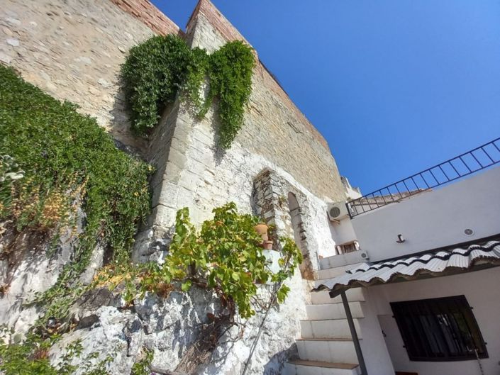 Image No.33-2 Bed Townhouse for sale