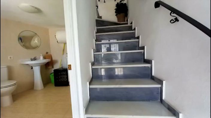 Image No.6-2 Bed Townhouse for sale