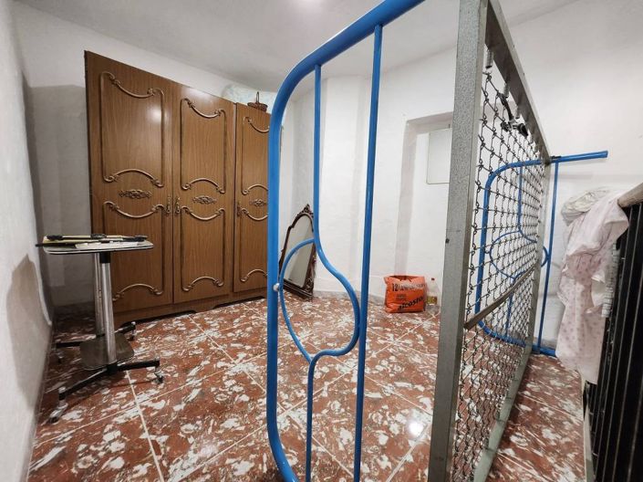 Image No.12-2 Bed Townhouse for sale