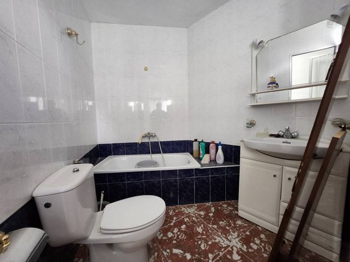 Image No.15-2 Bed Townhouse for sale