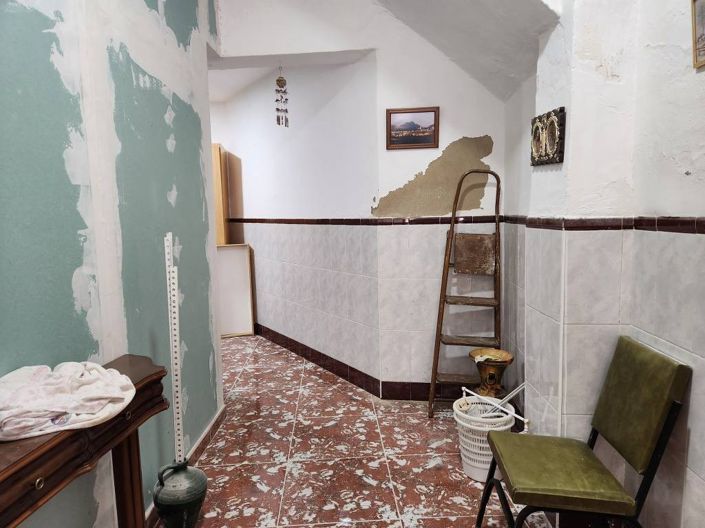 Image No.20-2 Bed Townhouse for sale