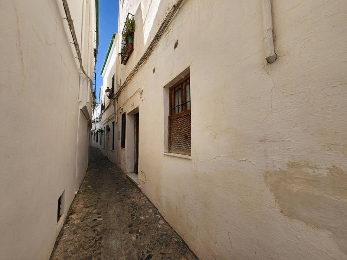 Image No.21-2 Bed Townhouse for sale