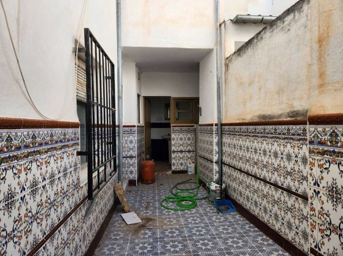 Image No.8-2 Bed Townhouse for sale