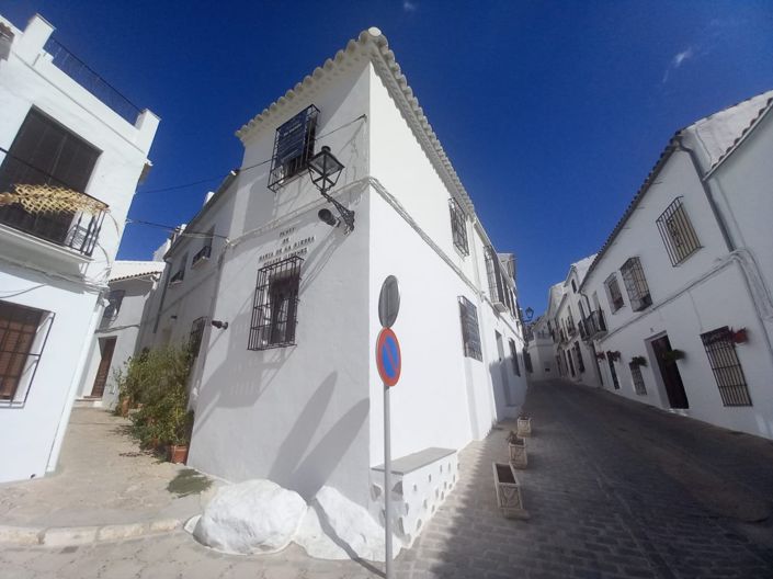 Image No.4-4 Bed Village House for sale