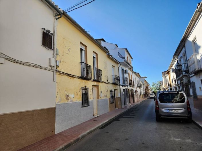 Image No.2-4 Bed Townhouse for sale