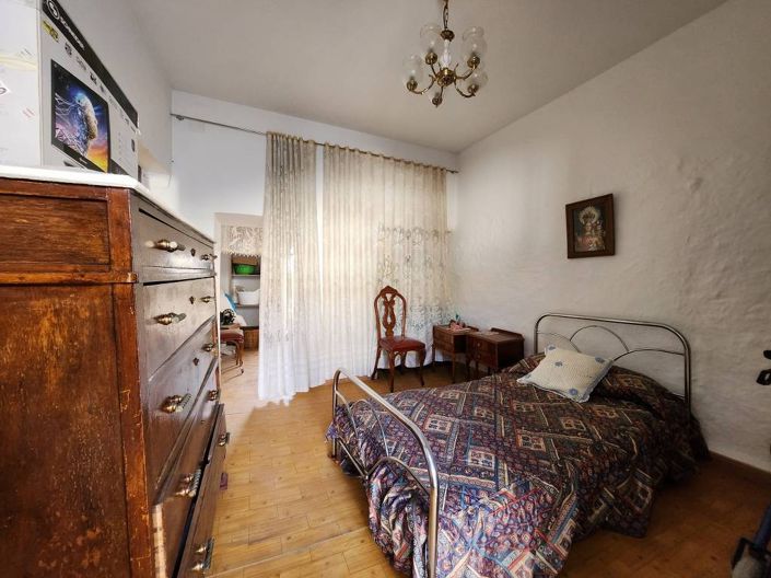 Image No.13-4 Bed Townhouse for sale