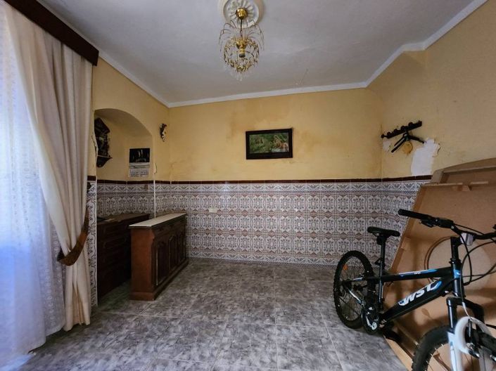 Image No.18-4 Bed Townhouse for sale