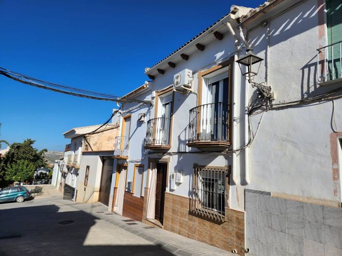 Image No.2-4 Bed Townhouse for sale