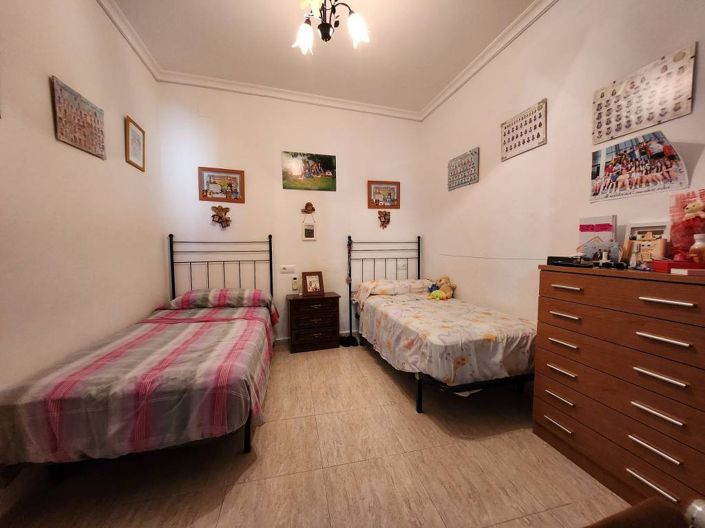 Image No.11-4 Bed Townhouse for sale