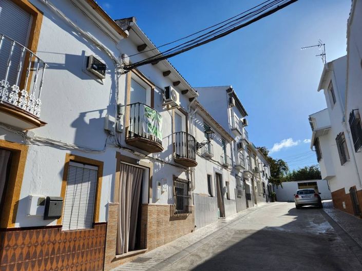 Image No.17-4 Bed Townhouse for sale