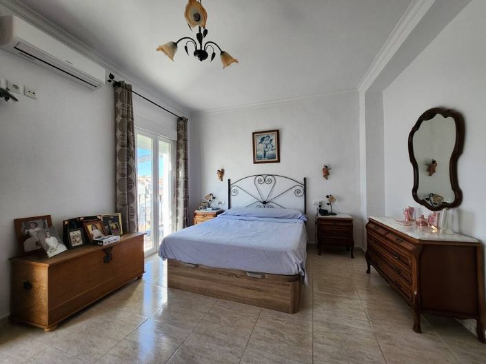 Image No.10-4 Bed Townhouse for sale