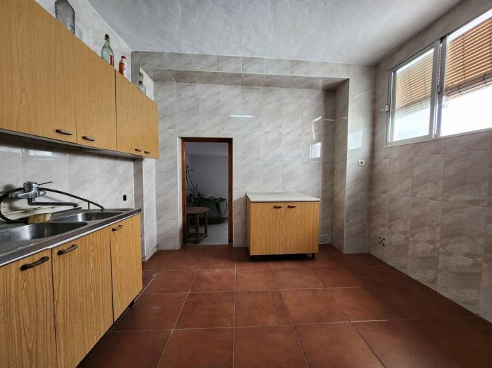 Image No.13-4 Bed Townhouse for sale