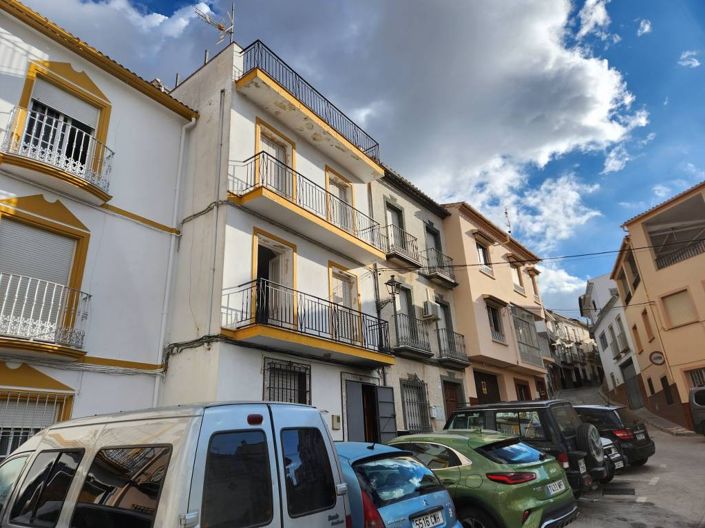 Image No.1-8 Bed Townhouse for sale