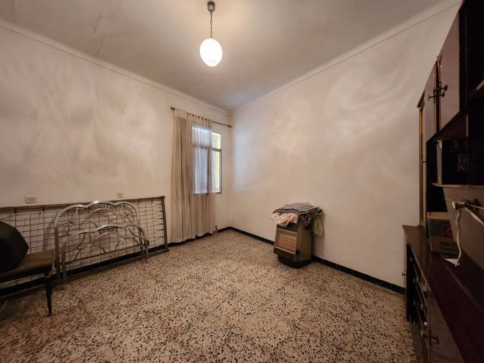 Image No.14-8 Bed Townhouse for sale