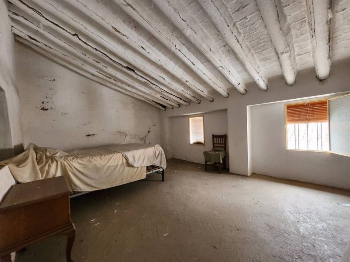 Image No.13-5 Bed Townhouse for sale