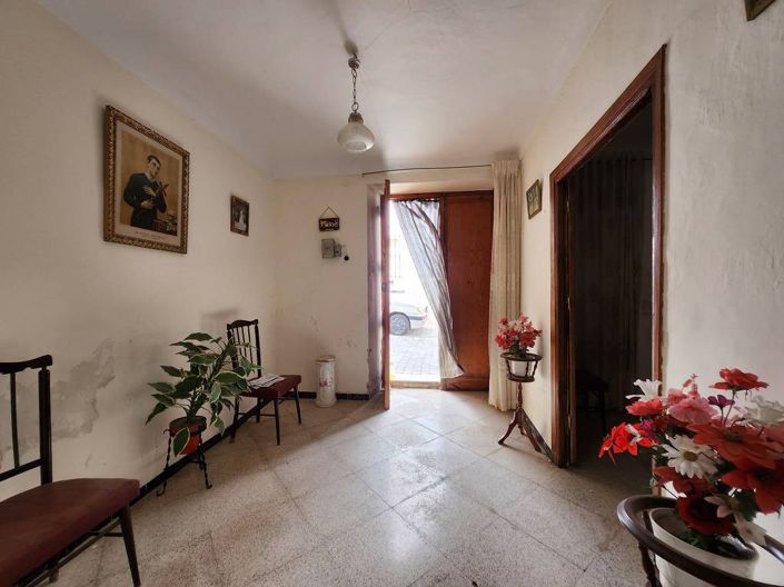 Image No.16-5 Bed Townhouse for sale