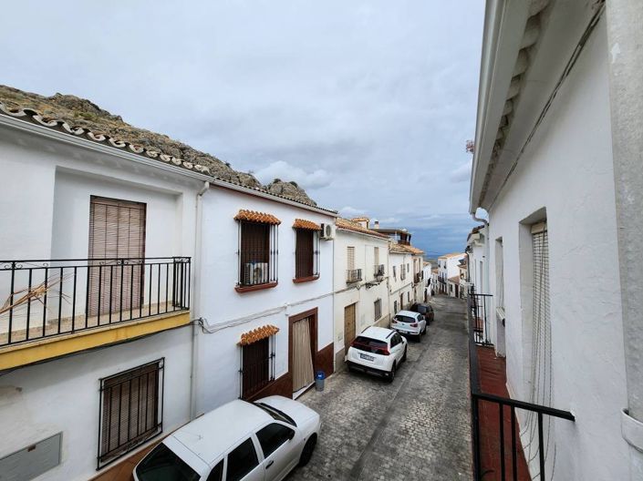 Image No.17-5 Bed Townhouse for sale