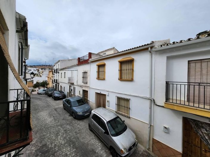 Image No.18-5 Bed Townhouse for sale