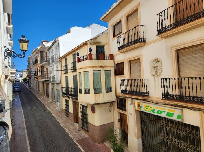 Image No.11-5 Bed Townhouse for sale