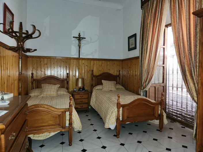 Image No.14-5 Bed Townhouse for sale