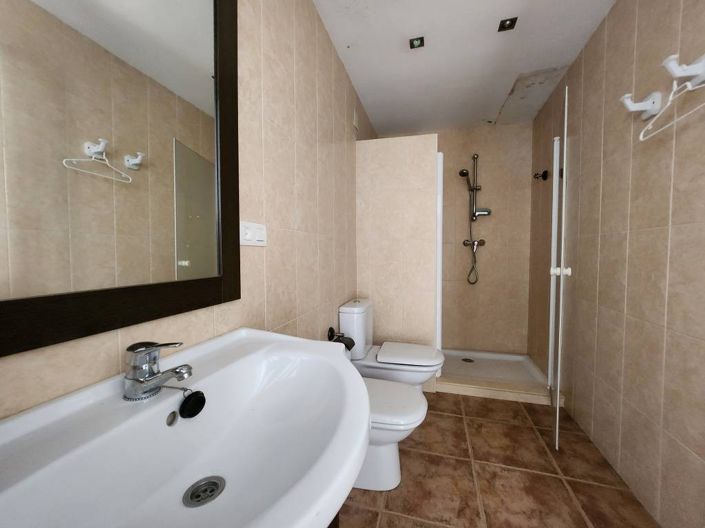 Image No.20-5 Bed Townhouse for sale