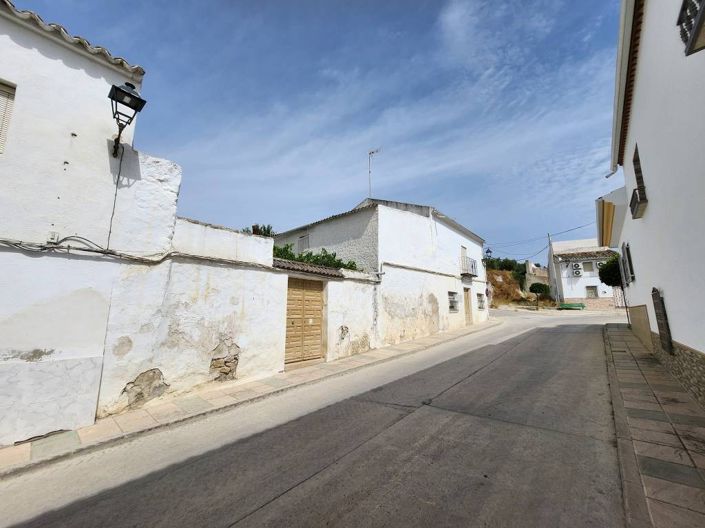 Image No.12-5 Bed Townhouse for sale