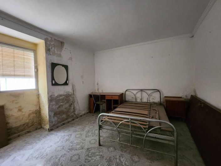 Image No.16-5 Bed Townhouse for sale