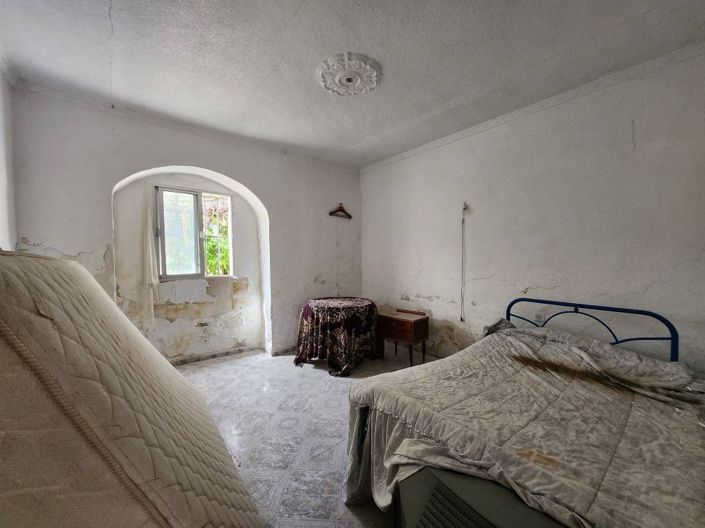 Image No.17-5 Bed Townhouse for sale