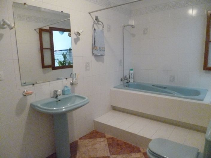 Image No.7-5 Bed Property for sale