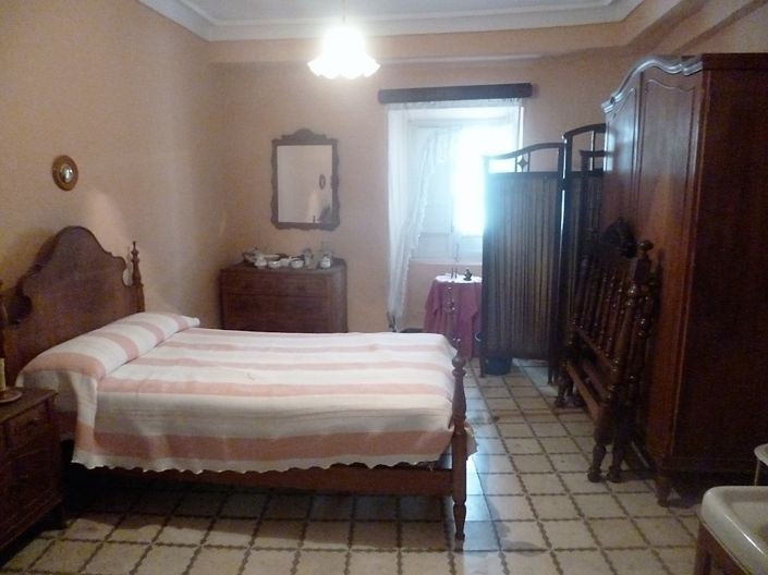 Image No.12-6 Bed Townhouse for sale