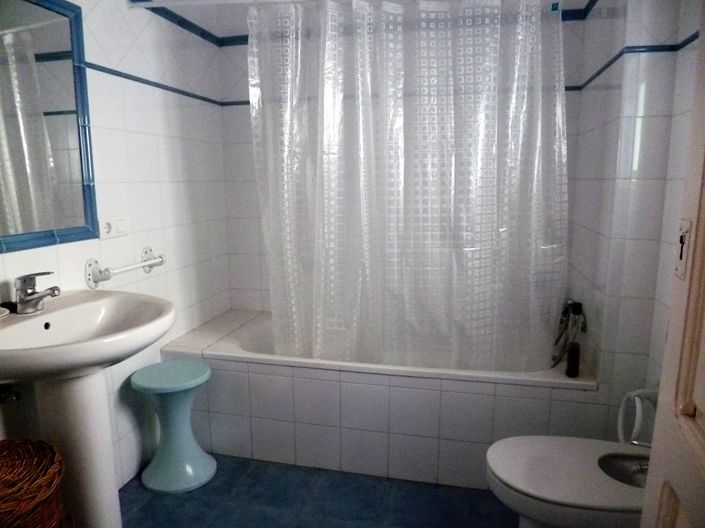 Image No.18-6 Bed Townhouse for sale