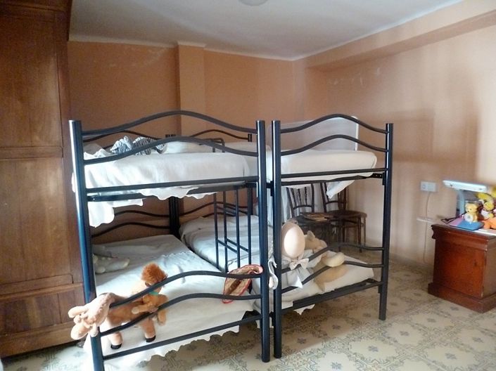 Image No.19-6 Bed Townhouse for sale