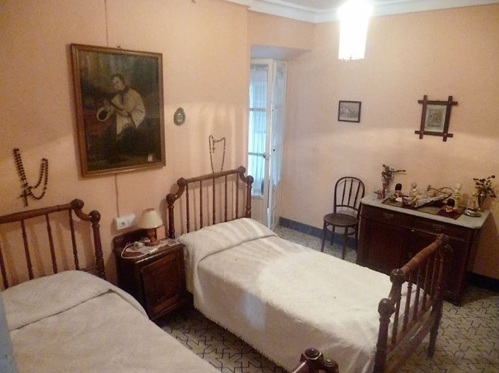 Image No.20-6 Bed Townhouse for sale