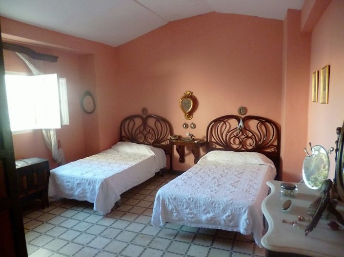 Image No.9-6 Bed Townhouse for sale