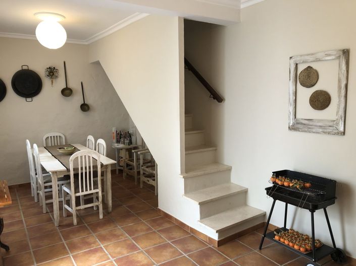 Image No.22-6 Bed Townhouse for sale