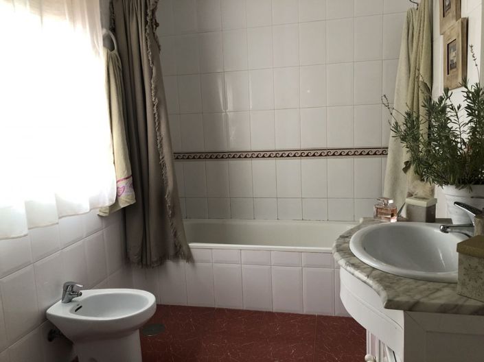 Image No.32-6 Bed Townhouse for sale