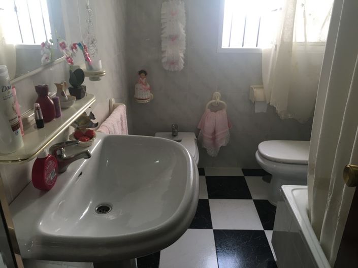 Image No.10-3 Bed Property for sale