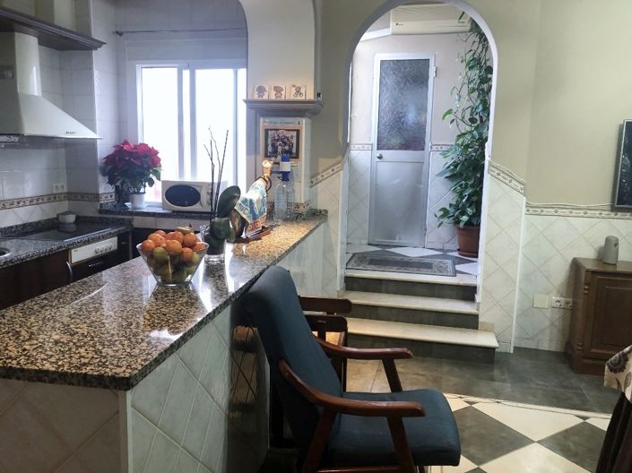 Image No.12-4 Bed Property for sale