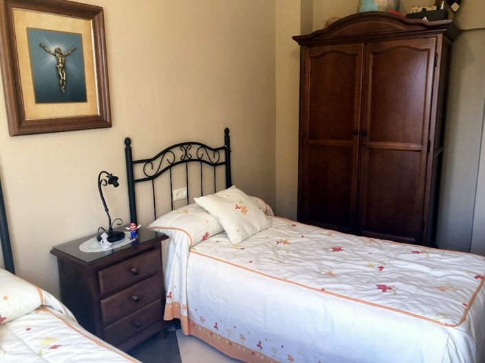 Image No.20-4 Bed Property for sale