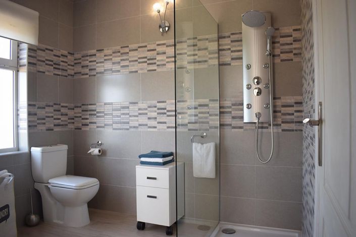 Image No.15-10 Bed Country House for sale