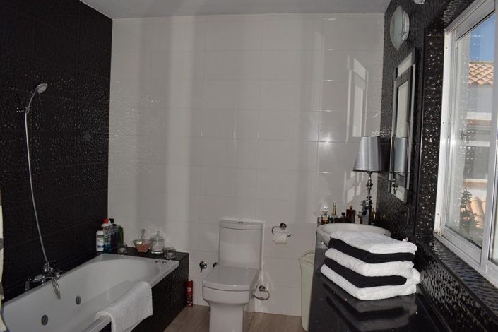 Image No.16-10 Bed Country House for sale