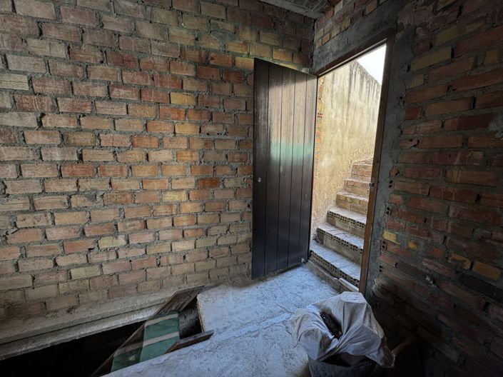 Image No.5-2 Bed Land for sale