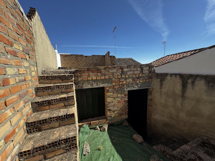 Image No.6-2 Bed Land for sale