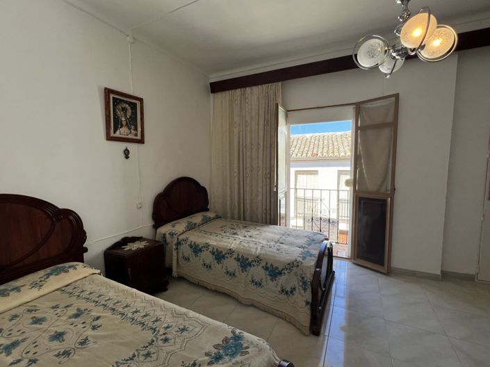 Image No.14-3 Bed Townhouse for sale