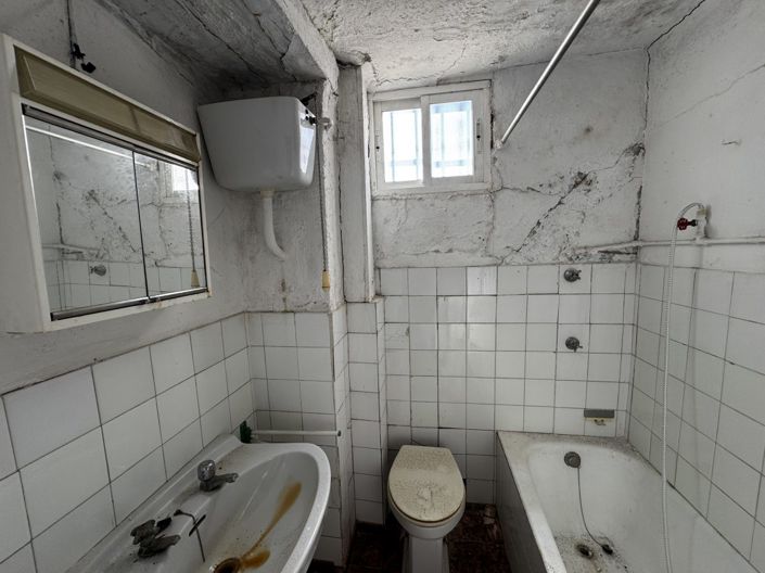 Image No.13-2 Bed Townhouse for sale