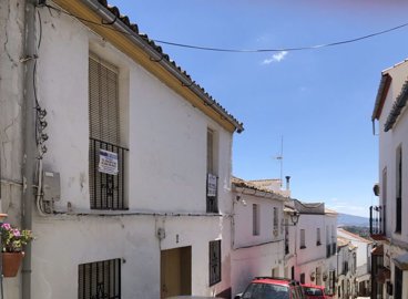 1 - Olvera, Property