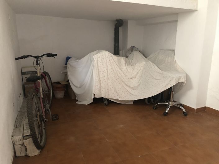 Image No.6-4 Bed Property for sale