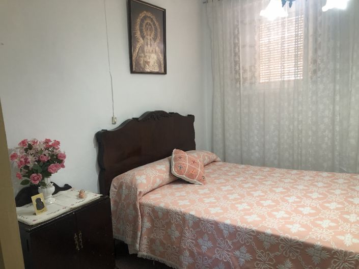 Image No.12-4 Bed Property for sale