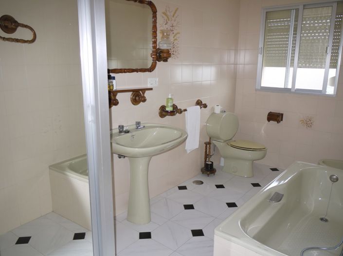 Image No.16-6 Bed Townhouse for sale