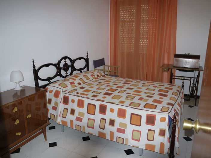 Image No.19-6 Bed Townhouse for sale